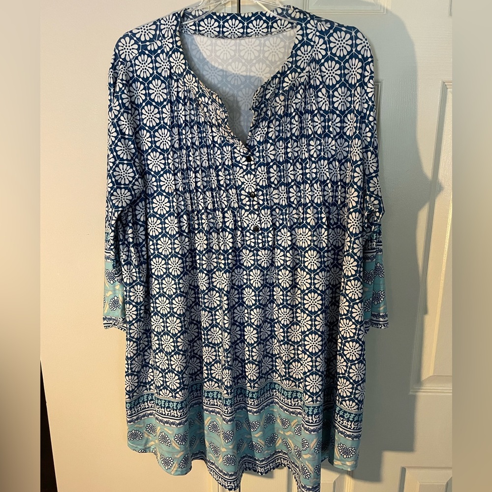 Beautiful blue, white & turquoise patterned 3/4 length sleeve tunic Size-3X